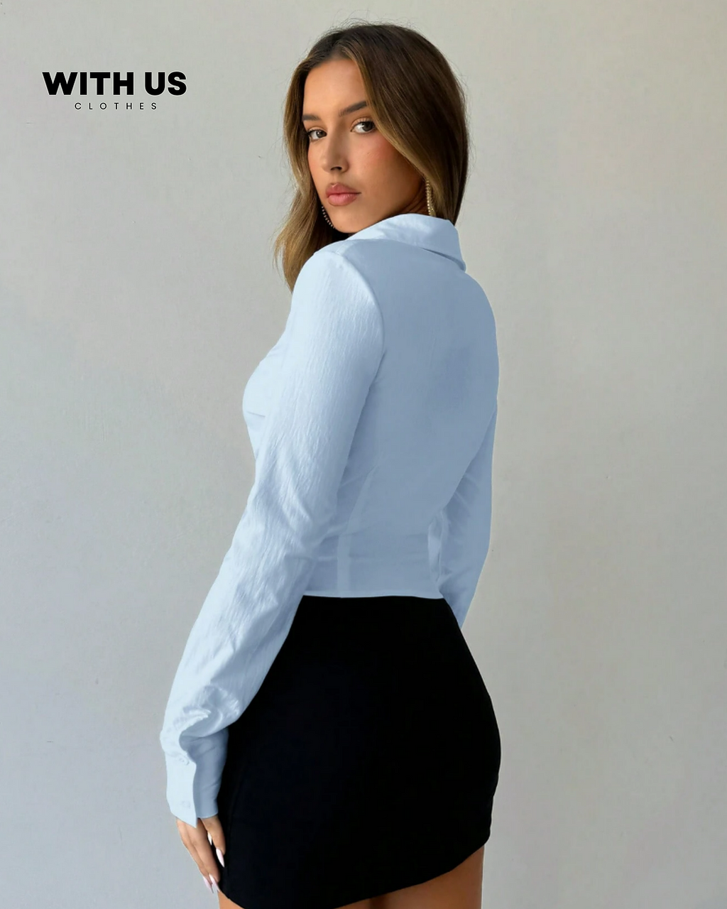 Blusa elegante de cuello alto
