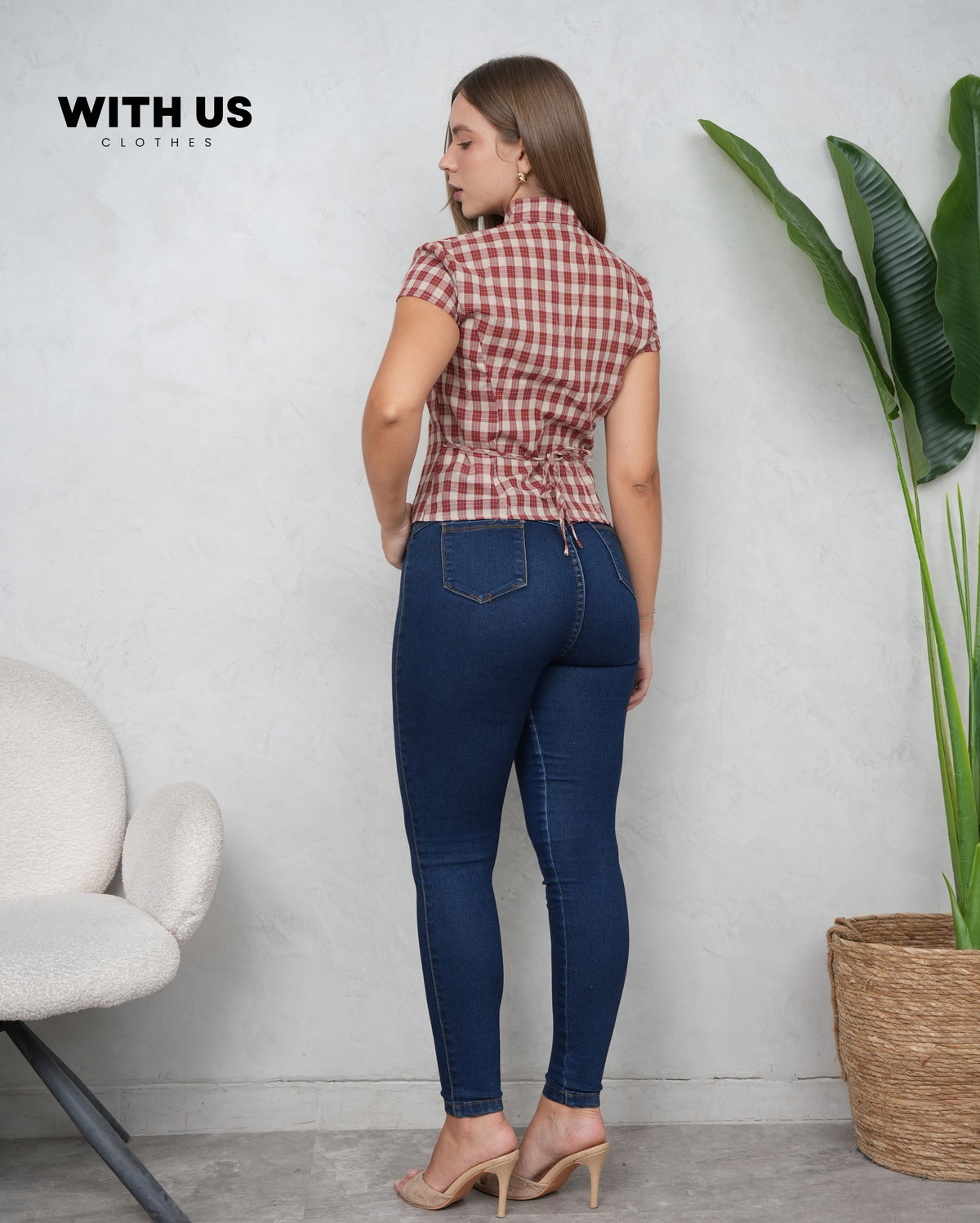Camisa a cuadros minimalista