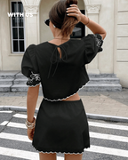 Blusa floral y minifalda