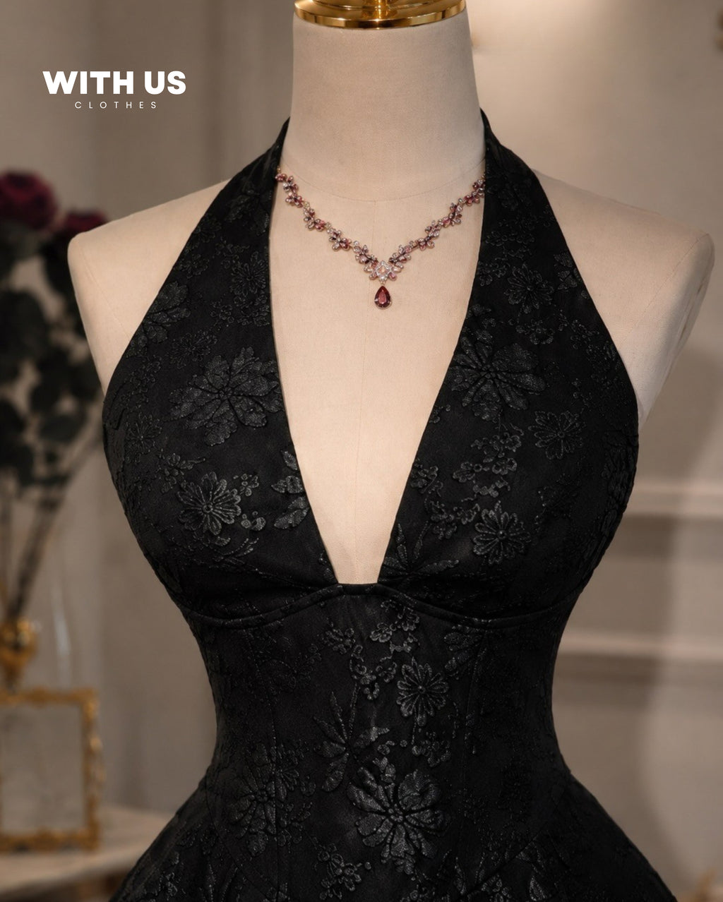 Vestido negro mini con tirantes de lazo